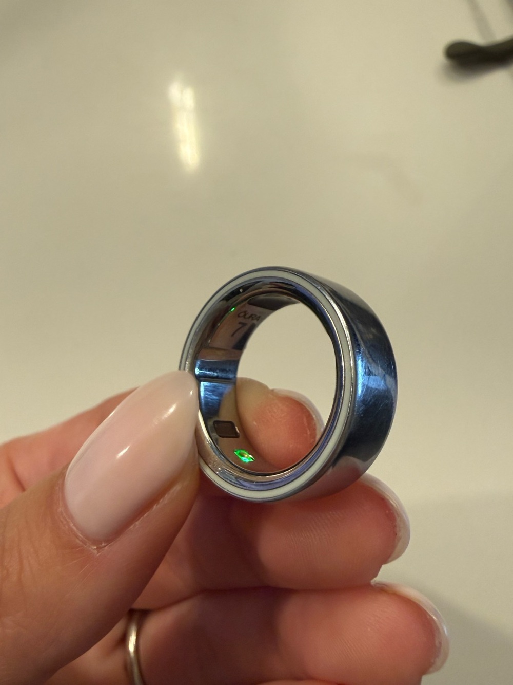 Oura ring gen 4 - silver size 7 - Picture 3 of 5